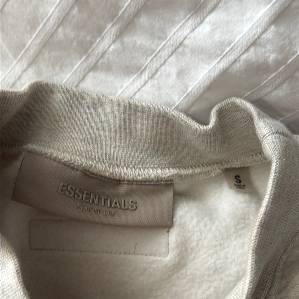 Essentials Crewneck - Picture 5 of 6